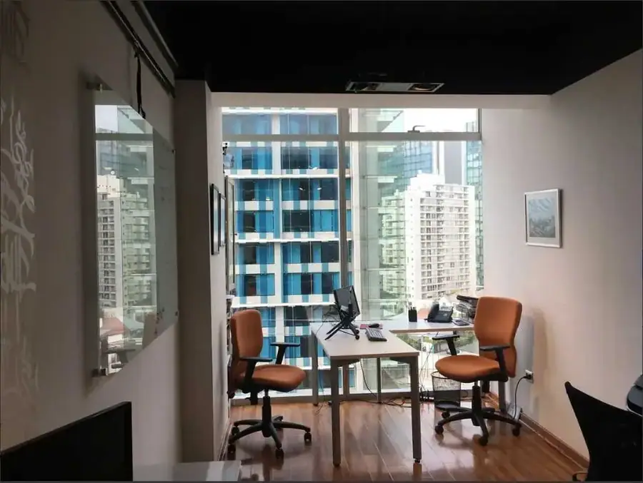 Moderna oficina en Edificio Quantum