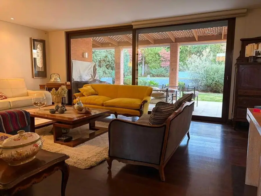 Amplia Casa con Jardín y Piscina, Las Condes