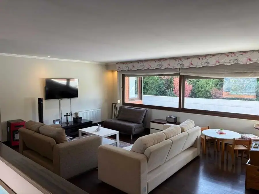Amplia Casa con Jardín y Piscina